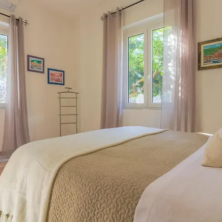 Flora By Portofinohomes Portofino